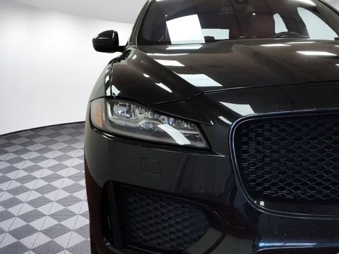 Used 2017 Jaguar F-PACE S image 10