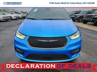 New 2026 Chrysler Pacifica Select w/ S Appearance Package