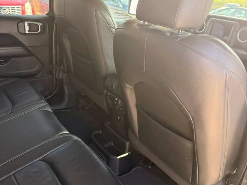Used 2018 Jeep Wrangler Unlimited Sahara AWD/4WD image 20