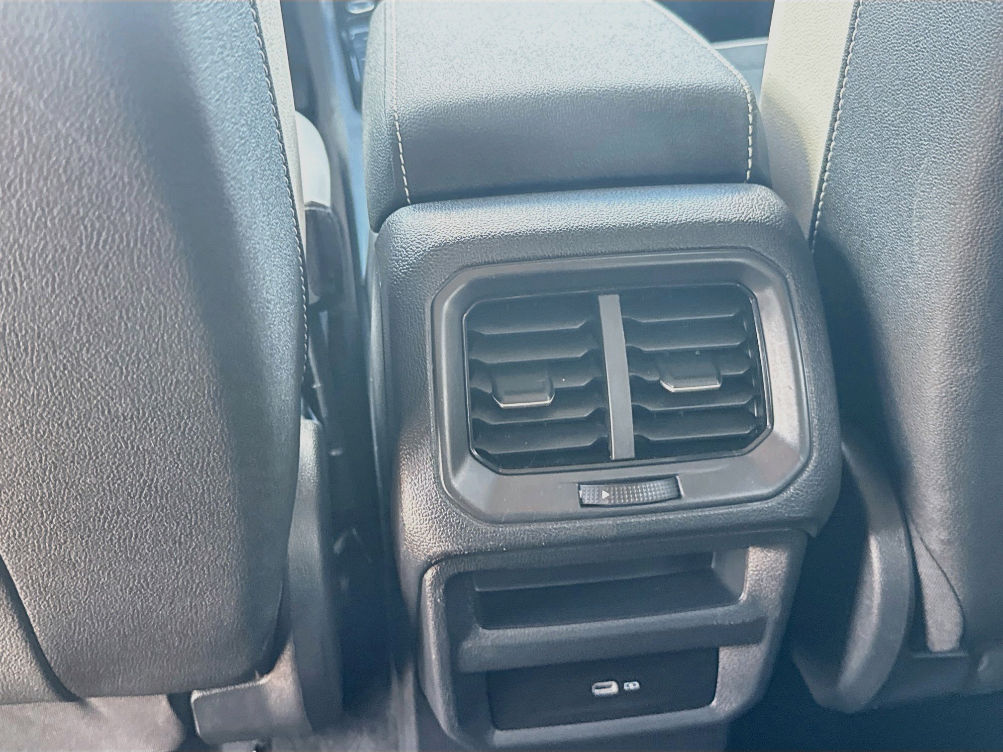 Used 2025 Volkswagen Taos SE AWD/4WD image 27