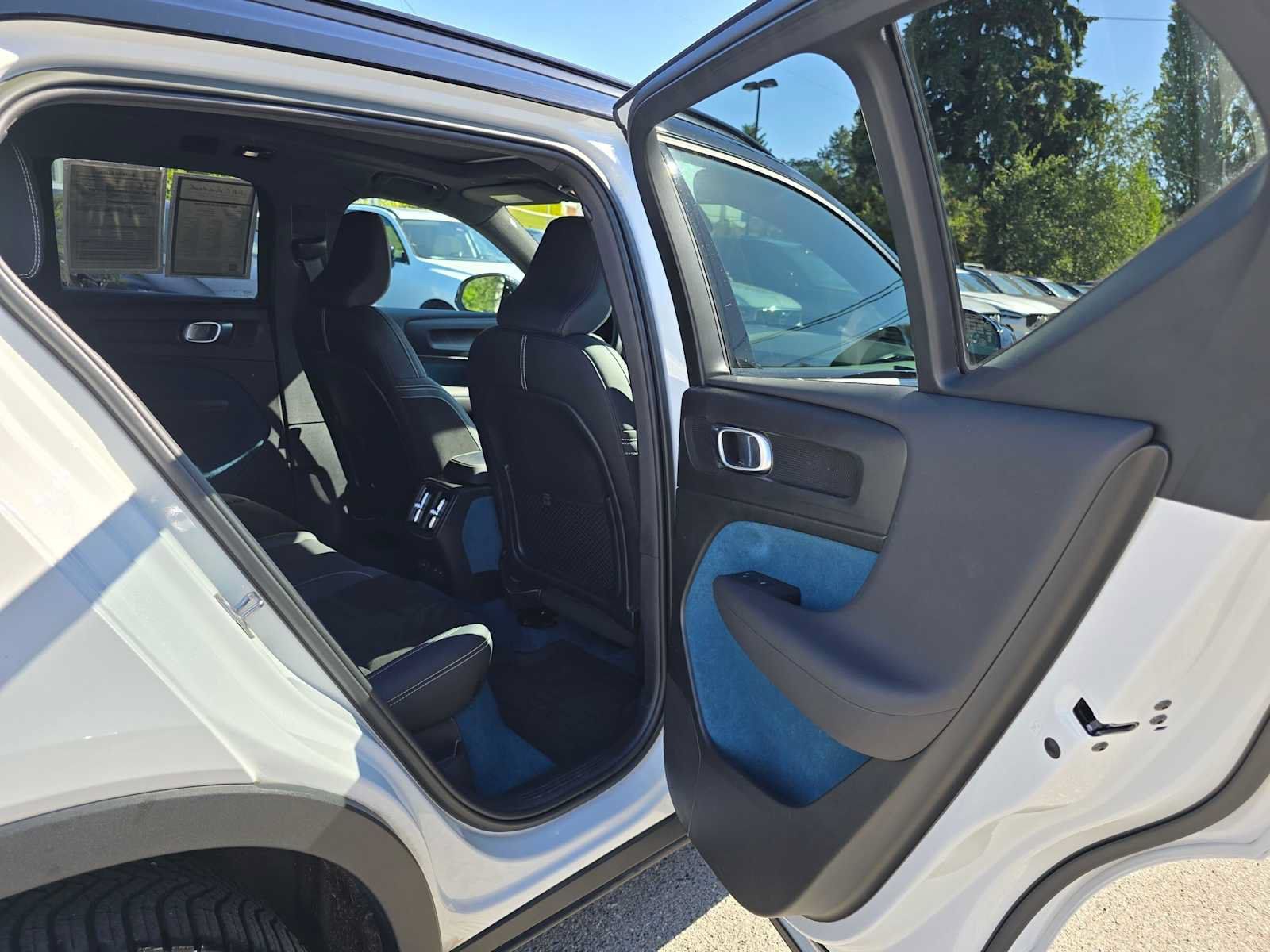 Certified 2023 Volvo XC40 Recharge Ultimate w/ Protection Package Premier AWD/4WD image 13