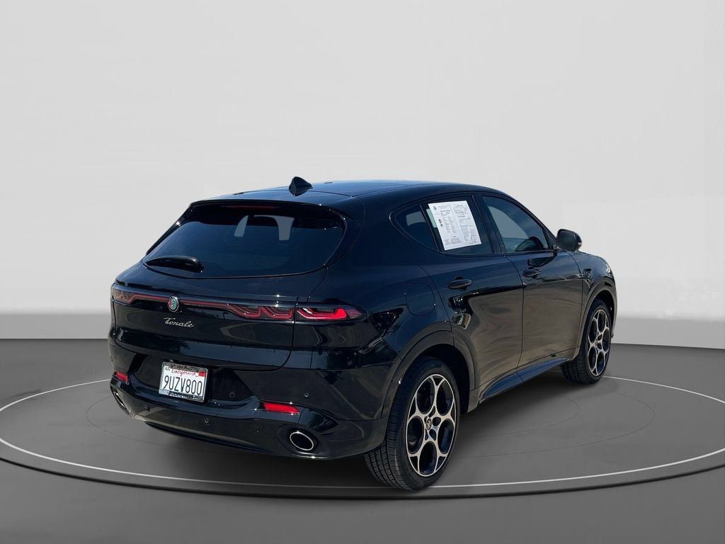 Used 2025 Alfa Romeo Tonale w/ Premium Package AWD/4WD image 4