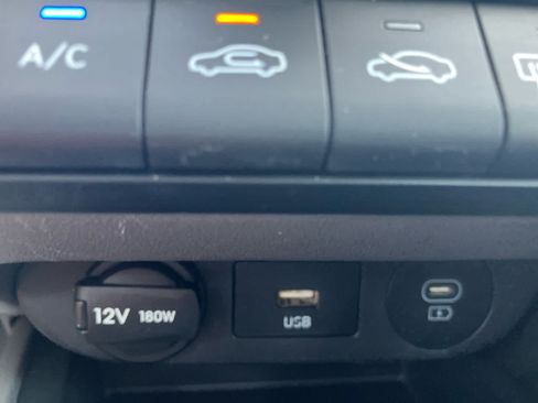 Used 2024 Hyundai Elantra SE FWD image 17