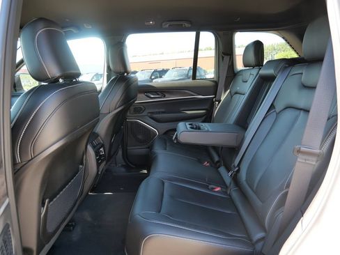 Used 2025 Jeep Grand Cherokee Limited w/ Black Appearance Package AWD/4WD image 19
