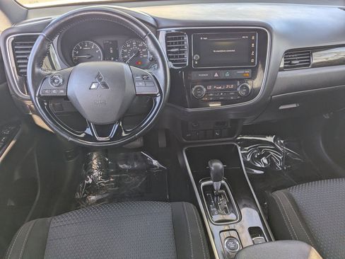 Used 2018 Mitsubishi Outlander LE image 16