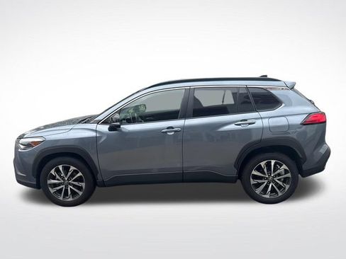 Used 2025 Toyota Corolla Cross XLE AWD/4WD image 6