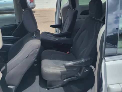 Used 2023 Chrysler Voyager LX FWD image 8