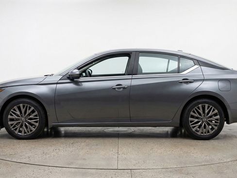 Used 2025 Nissan Altima 2.5 SV FWD image 5