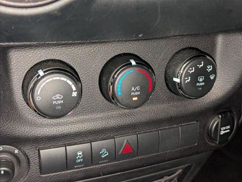 Used 2018 Jeep Wrangler Unlimited Sport S image 19