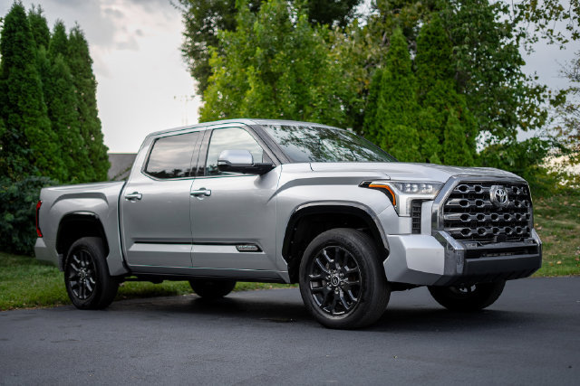 Used 2023 Toyota Tundra Platinum AWD/4WD image 3