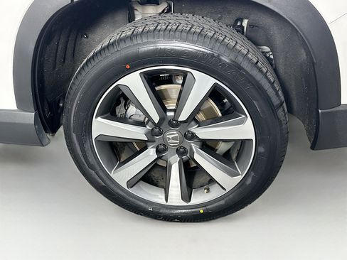 Used 2023 Honda Pilot Touring image 11