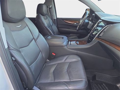 Used 2020 Cadillac Escalade Luxury w/ LPO, Radiant Package image 12