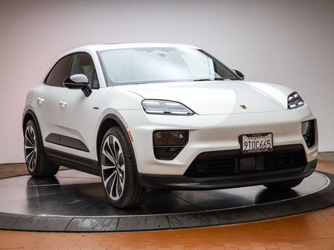 Used 2025 Porsche Macan Electric image 14