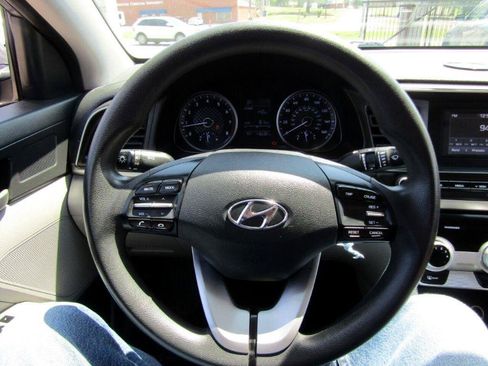 Used 2019 Hyundai Elantra SE FWD image 16