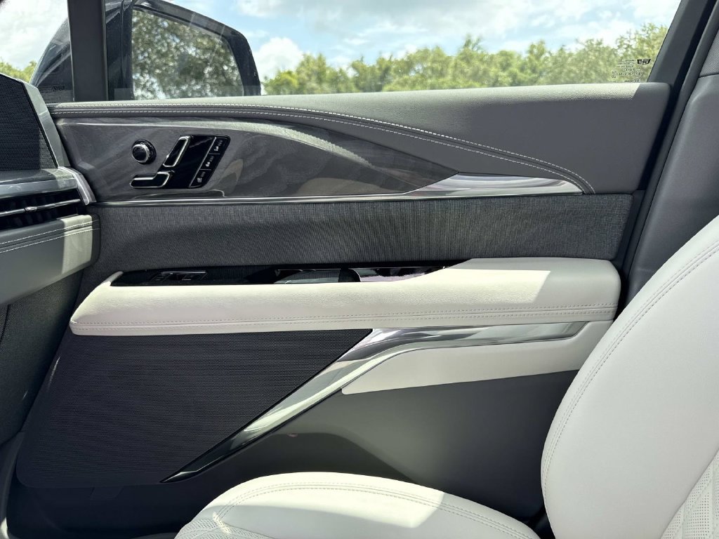 New 2025 Cadillac Escalade IQ Luxury 1 w/ Smart Trailering package AWD/4WD image 23