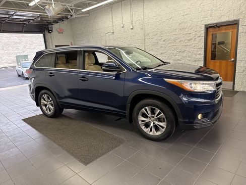 Used 2015 Toyota Highlander XLE image 1