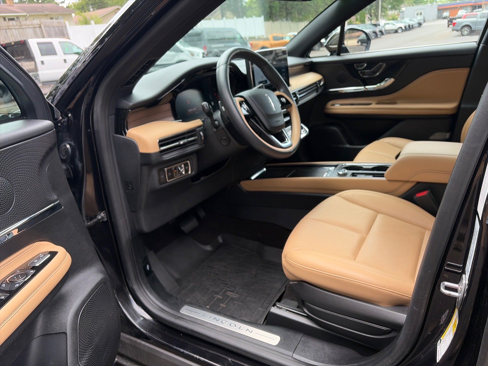 Used 2023 Lincoln Corsair Reserve w/ Equipment Group 201A AWD/4WD image 9