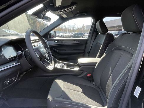 New 2025 Jeep Grand Cherokee Laredo image 25