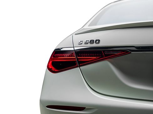 Used 2023 Mercedes-Benz S 580 4MATIC Sedan w/ AMG Line image 12