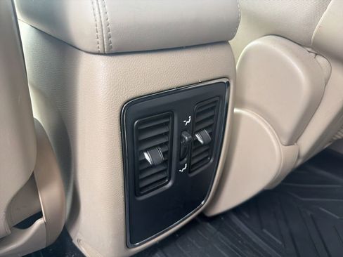 Used 2014 Jeep Grand Cherokee Laredo AWD/4WD image 21