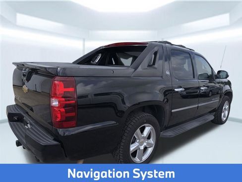 Used 2013 Chevrolet Avalanche LTZ RWD image 11
