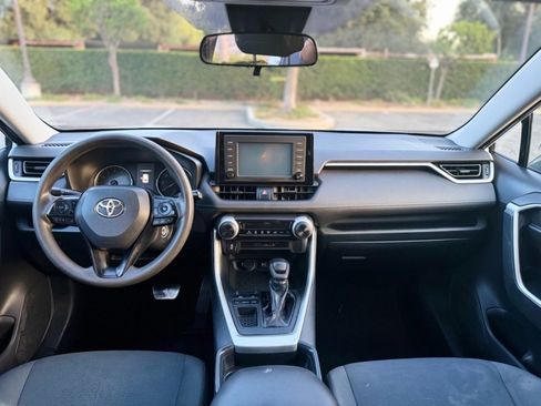 Used 2019 Toyota RAV4 LE w/ Carpet Mat Package FWD image 19