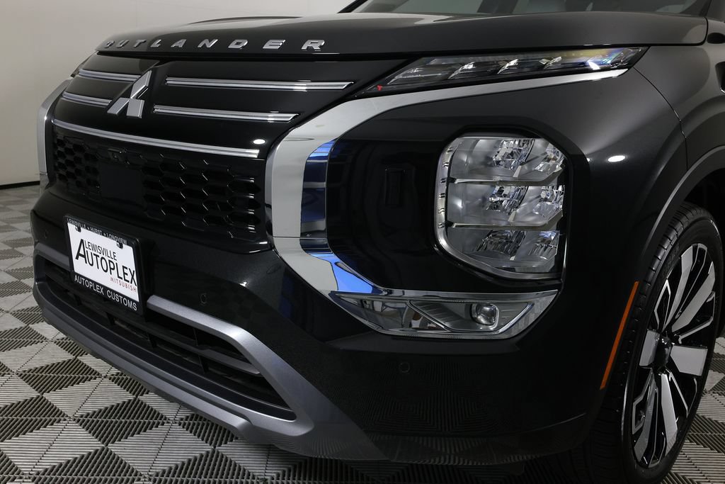 Used 2025 Mitsubishi Outlander AWD image 39