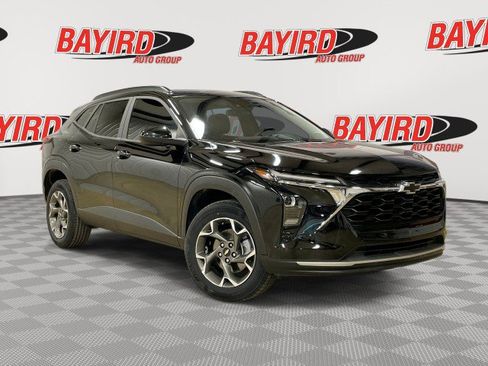 Used 2024 Chevrolet Trax LT w/ Sunroof Package FWD image 1