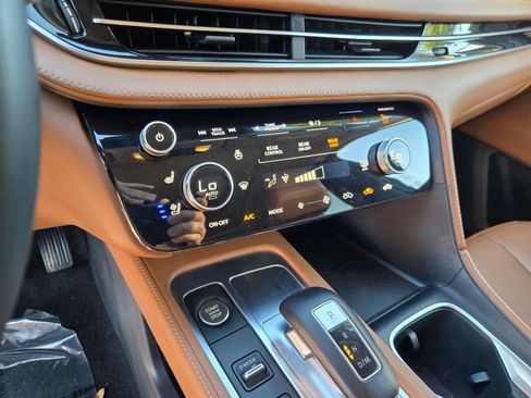 Used 2023 INFINITI QX60 Sensory w/ Cargo Package AWD/4WD image 18