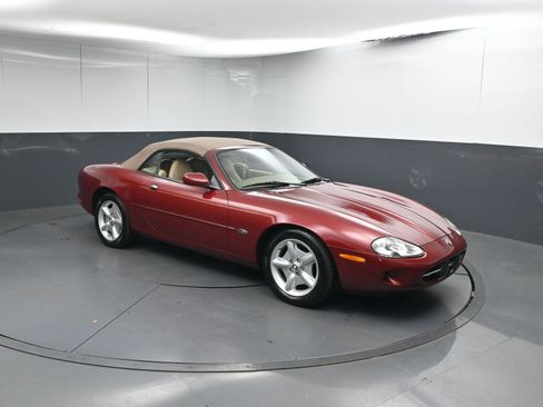 Used 1998 Jaguar XK8 Convertible image 27