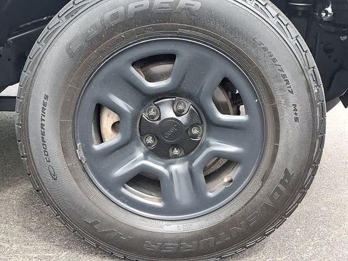 Used 2018 Jeep Wrangler Unlimited Sport AWD/4WD image 26