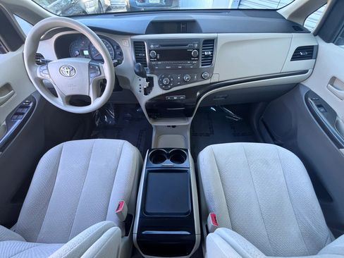 Used 2011 Toyota Sienna LE image 19