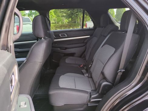 Used 2018 Ford Explorer XLT w/ Equipment Group 201A FWD image 14
