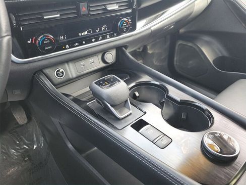 Used 2023 Nissan Rogue SL image 34