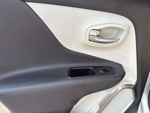 Used 2018 Jeep Renegade Limited w/ Advanced Technology Group AWD/4WD image 20