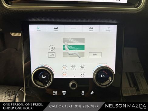 Used 2018 Land Rover Range Rover Velar R-Dynamic SE AWD/4WD image 30
