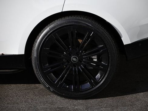 New 2025 Land Rover Range Rover SE image 8