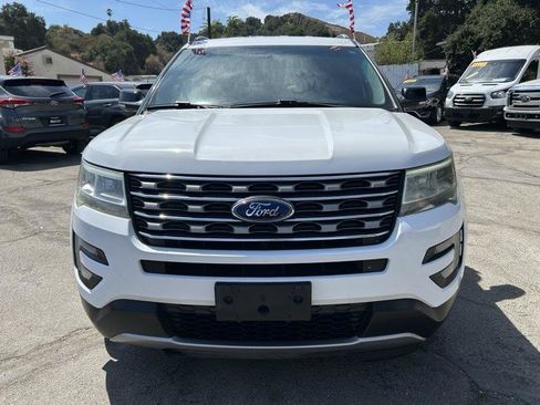 Used 2017 Ford Explorer XLT w/ Equipment Group 201A FWD image 2