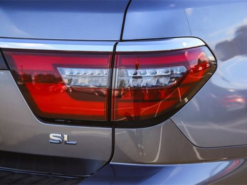 Used 2022 Nissan Armada SL w/ Captain's Chairs Package image 10