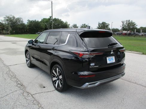 Used 2025 Mitsubishi Outlander SE FWD image 5