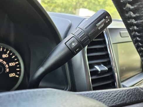 Used 2015 Ford F150 XLT w/ Equipment Group 302A Luxury AWD/4WD image 12