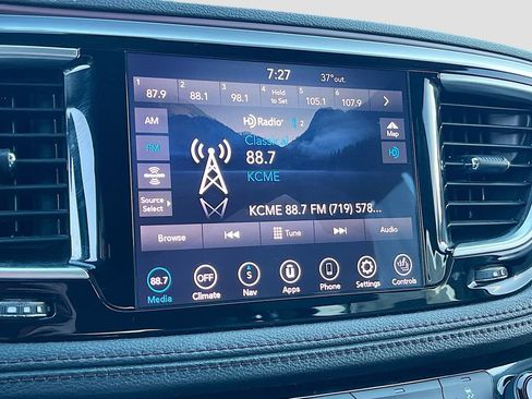 Used 2020 Chrysler Pacifica Limited FWD image 14