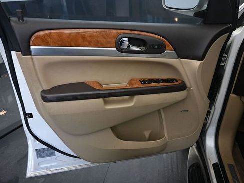 Used 2010 Buick Enclave CXL image 17