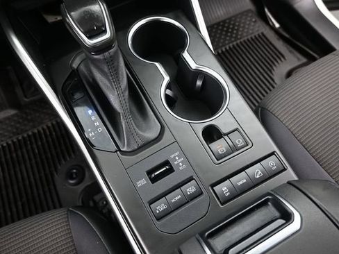 Used 2021 Toyota Highlander LE image 30