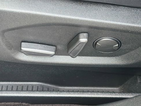 Used 2020 Ford Edge Titanium image 25