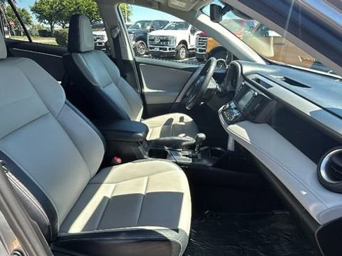 Used 2017 Toyota RAV4 Platinum image 11