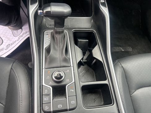 Certified 2025 Kia Sorento S image 13