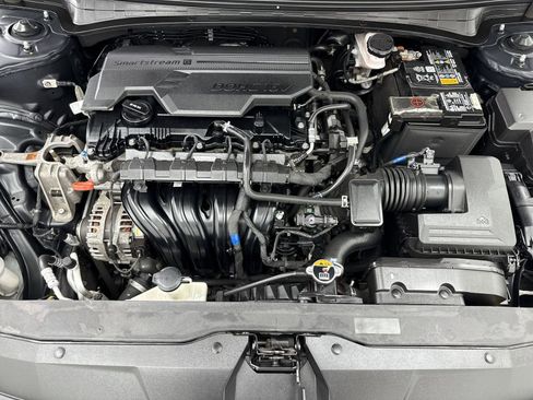 Used 2022 Hyundai Elantra Limited w/ Preferred Accessory Package image 47