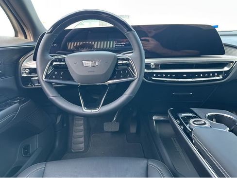 New 2026 Cadillac Lyriq Luxury image 7