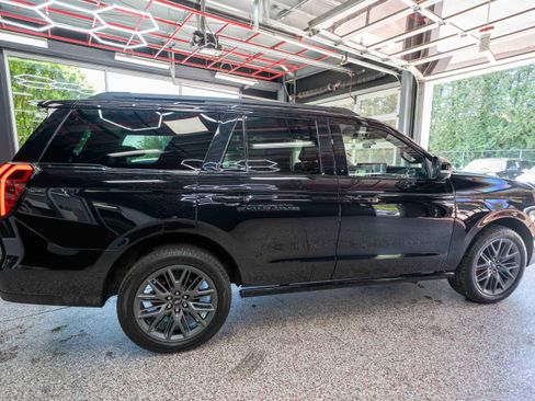 Used 2025 Ford Expedition Platinum w/ Stealth Performance Package AWD/4WD image 4